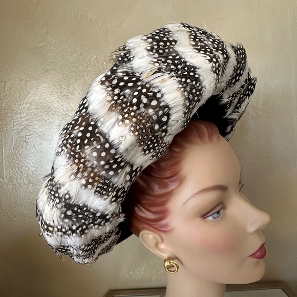 ORNATE 1960s\' BLACK FELT UPTURNED WIDE BRIM HAT + BLACK.WHITE SPOTTED  FEATHERS main image 10